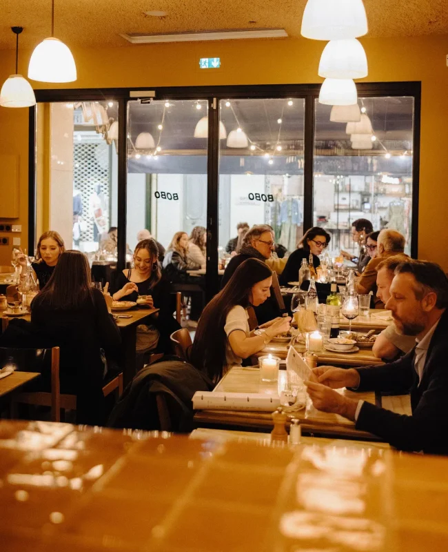 restaurant-ambiance-interieur-diners